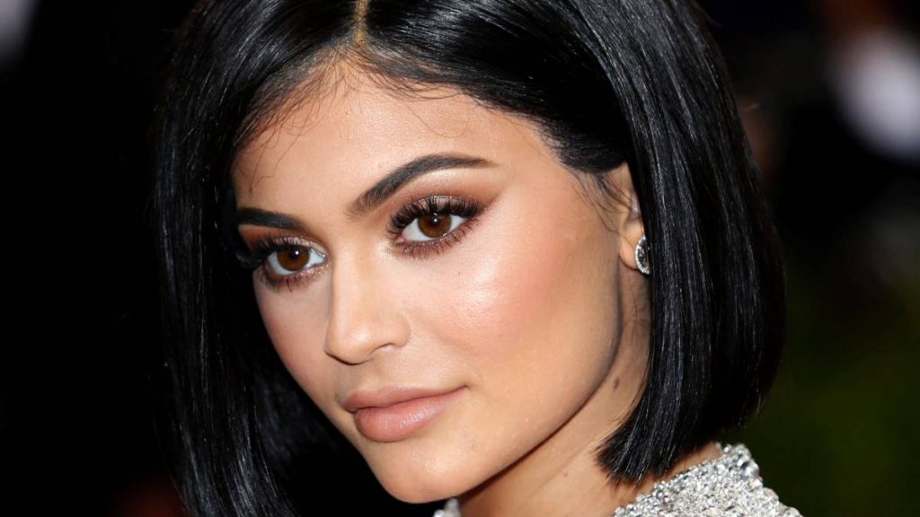 Kylie Jenner recupera sus labios naturales