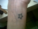 Tatuaje de estrella pequeita en la mueca a 35 euros.  en TodoEstetica.com