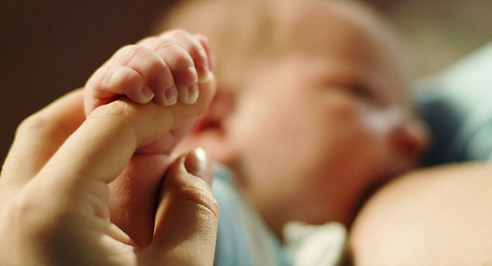 �Puedo tener un bebe si me he operado el pecho?